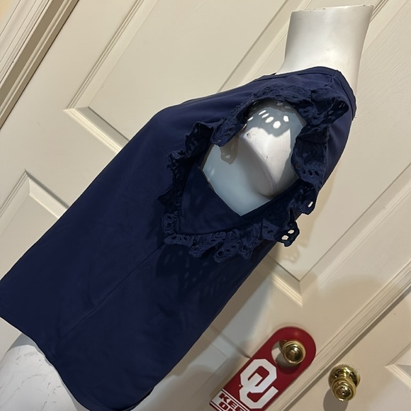 Tyler Böe Eyelet Flutter sleeve top. Medium. Nearly New - Picture 4 of 12